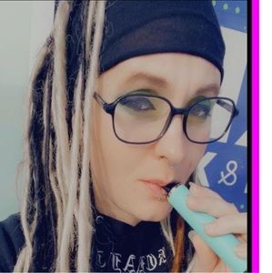 Meet your Posher, Cassandra